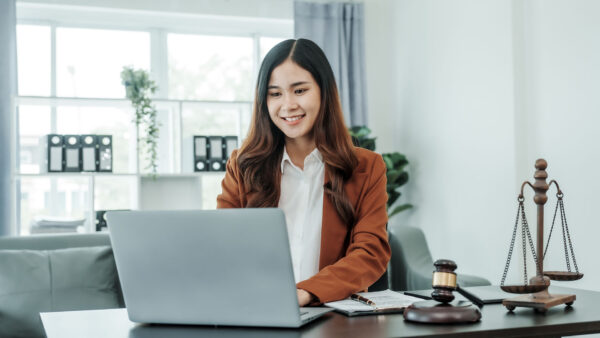 KI zur Verbesserung des Rechtsverständnisses nutzen | Lexemo