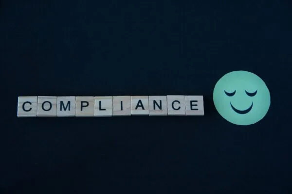 KI in der Compliance: Chancen, Risiken & Tools