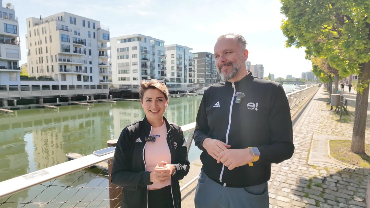 Maraja Fistanić and Pascal Di Prima on a bridge in Frankfurt discussing AI agents for lawyers
